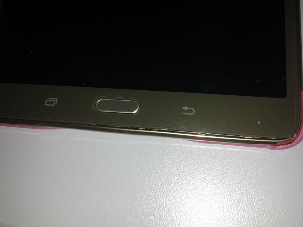 Odstająca ramka w Samsung Galaxy Tab S