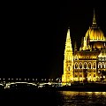 Parlament i most Małgorzaty w Budapeszcie, nocą z Dunaju (P)